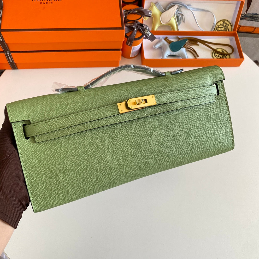 Hermes Kelly Cut 31 in Apple Green Calfskin with Gold Hardware Bag