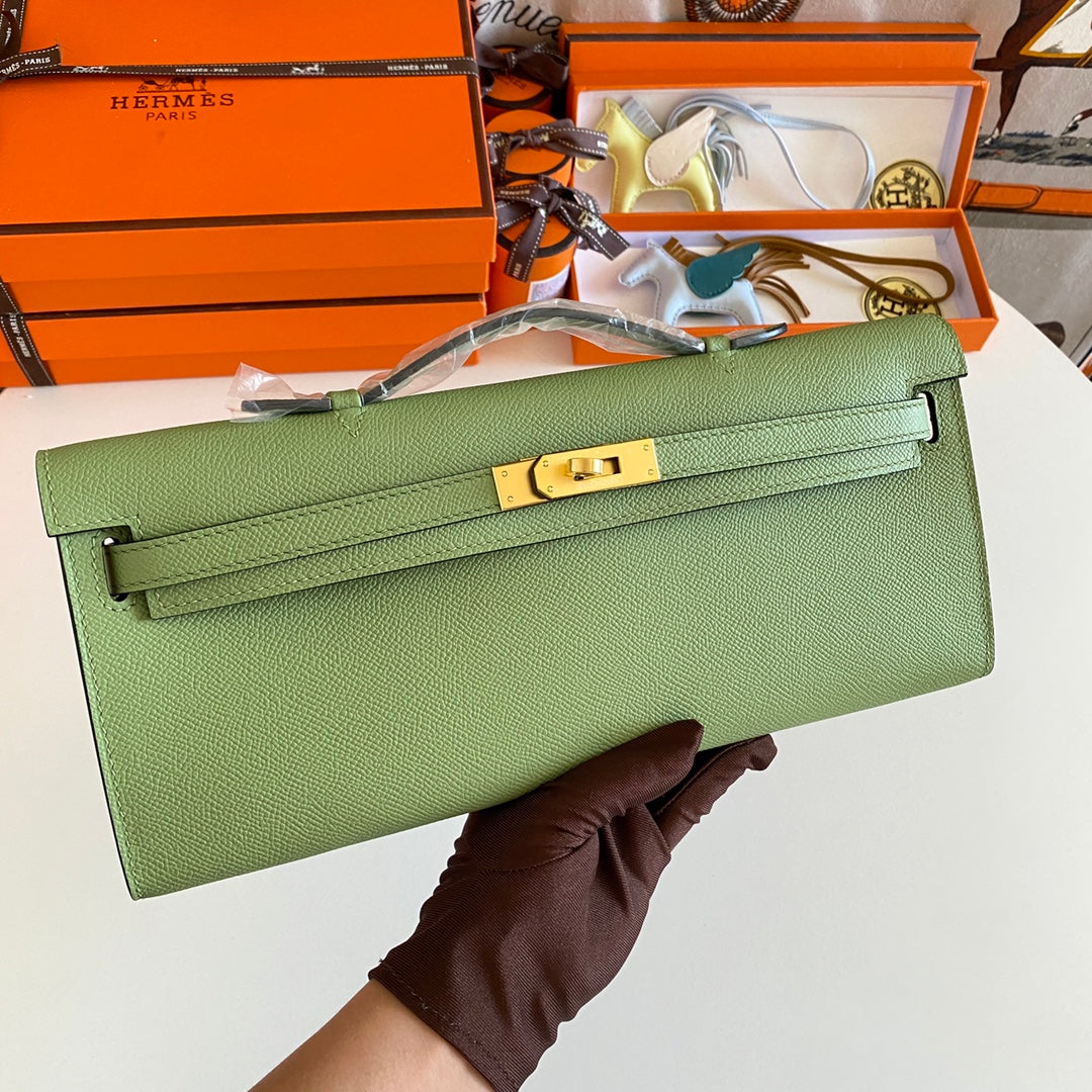 Hermes Kelly Cut 31 in Apple Green Calfskin with Gold Hardware Bag