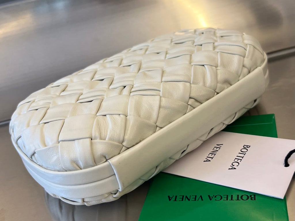 Bottega Veneta Knot 19 in White Lambskin Bag