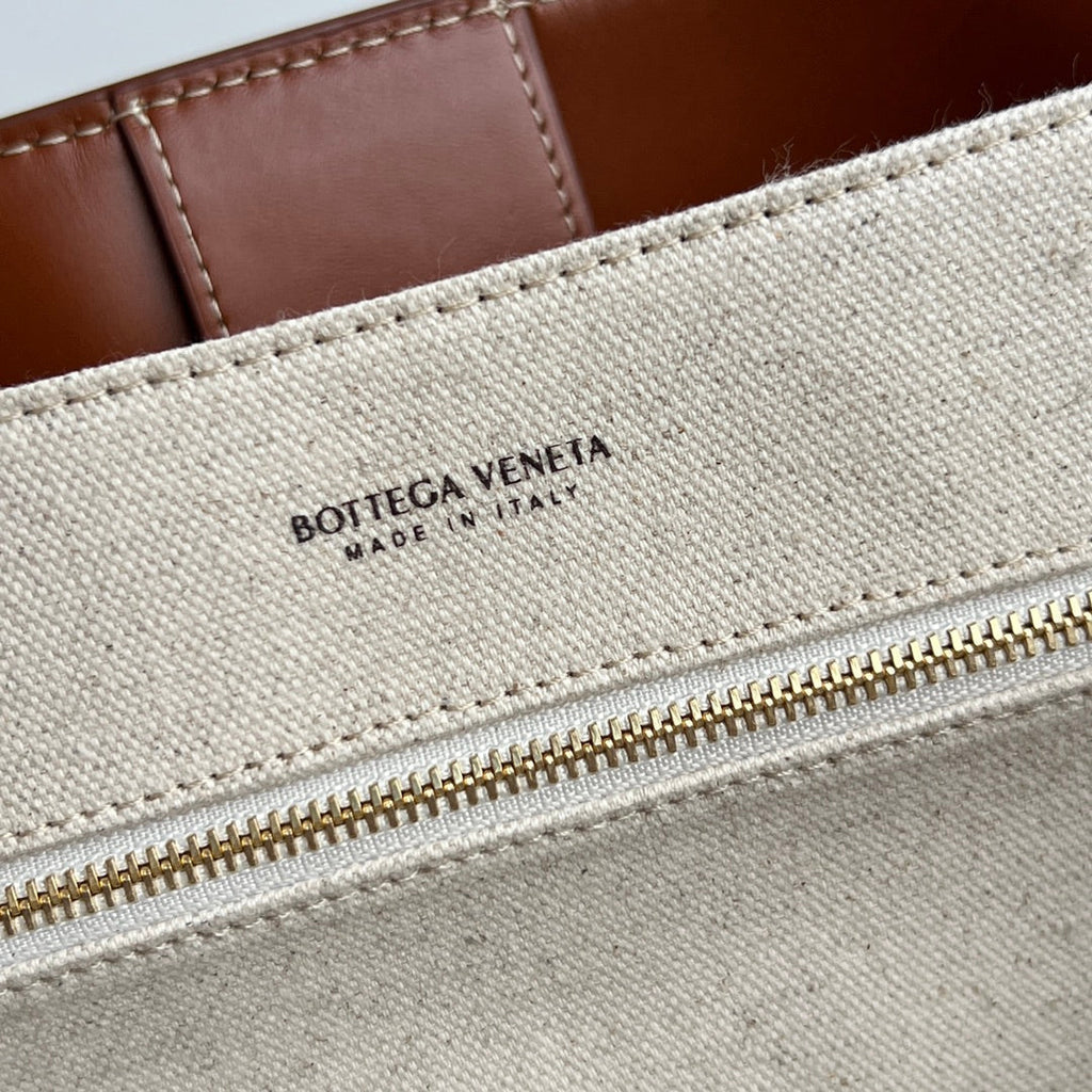 Bottega Veneta Large Andiamo 42 in White Brown Calfskin and Canvas Bag