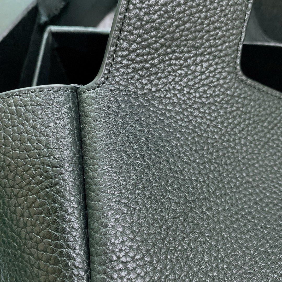 Saint Laurent Le 5 À 7 Bea in Grained Leather Black Bag