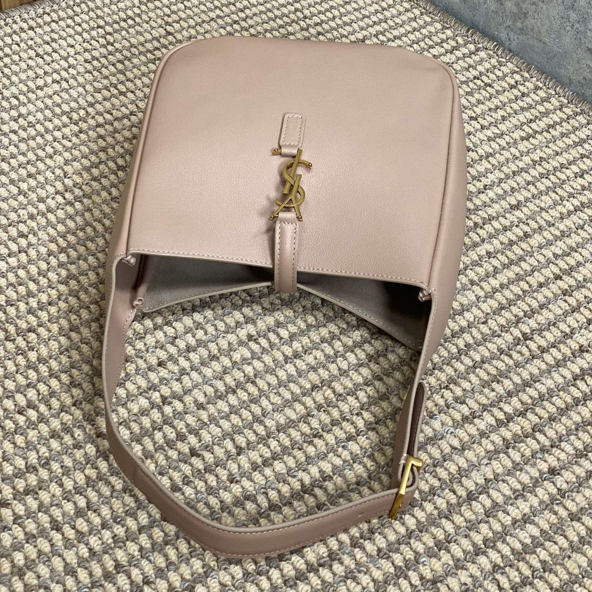 Saint Laurent Le 5 À 7 Small Supple 22 in Babby Pink Calfskin Gold Buckle Bag