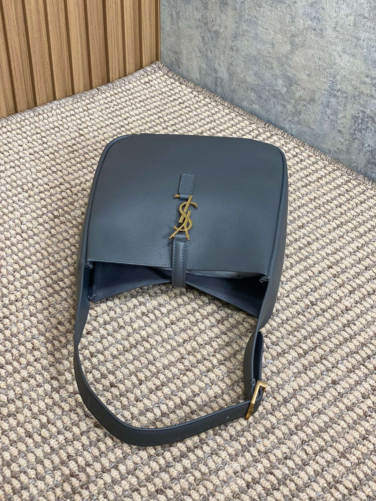 Saint Laurent Le 5 À 7 Small Supple 22 in Nepal Blue Calfskin Gold Buckle Bag
