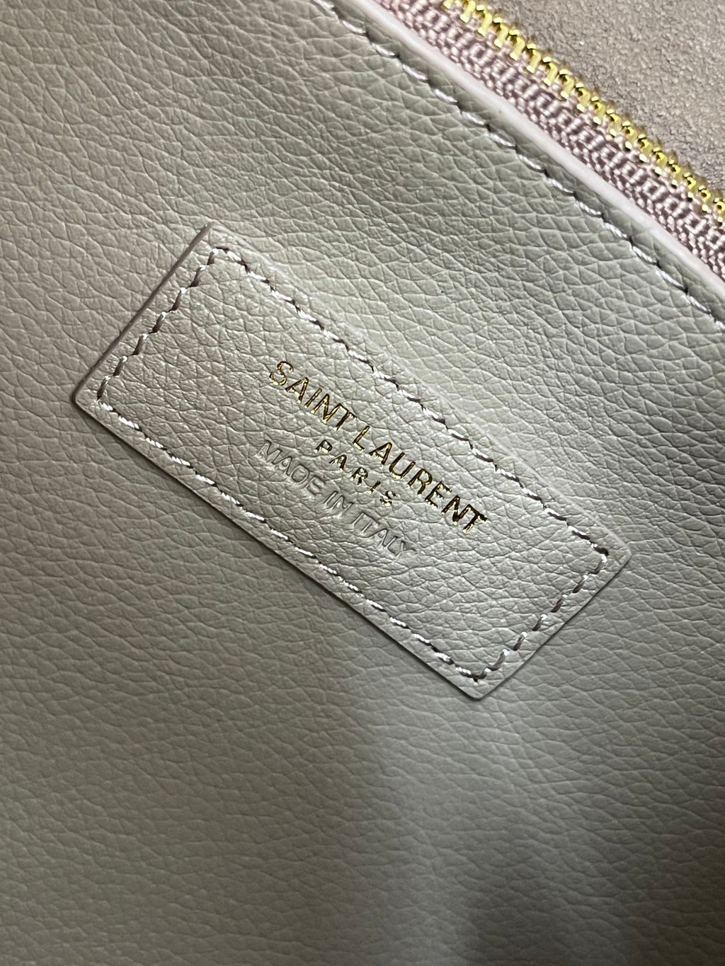 Saint Laurent Le 5 À 7 Large Supple 31 in Light Brown Grained Calfskin Bag