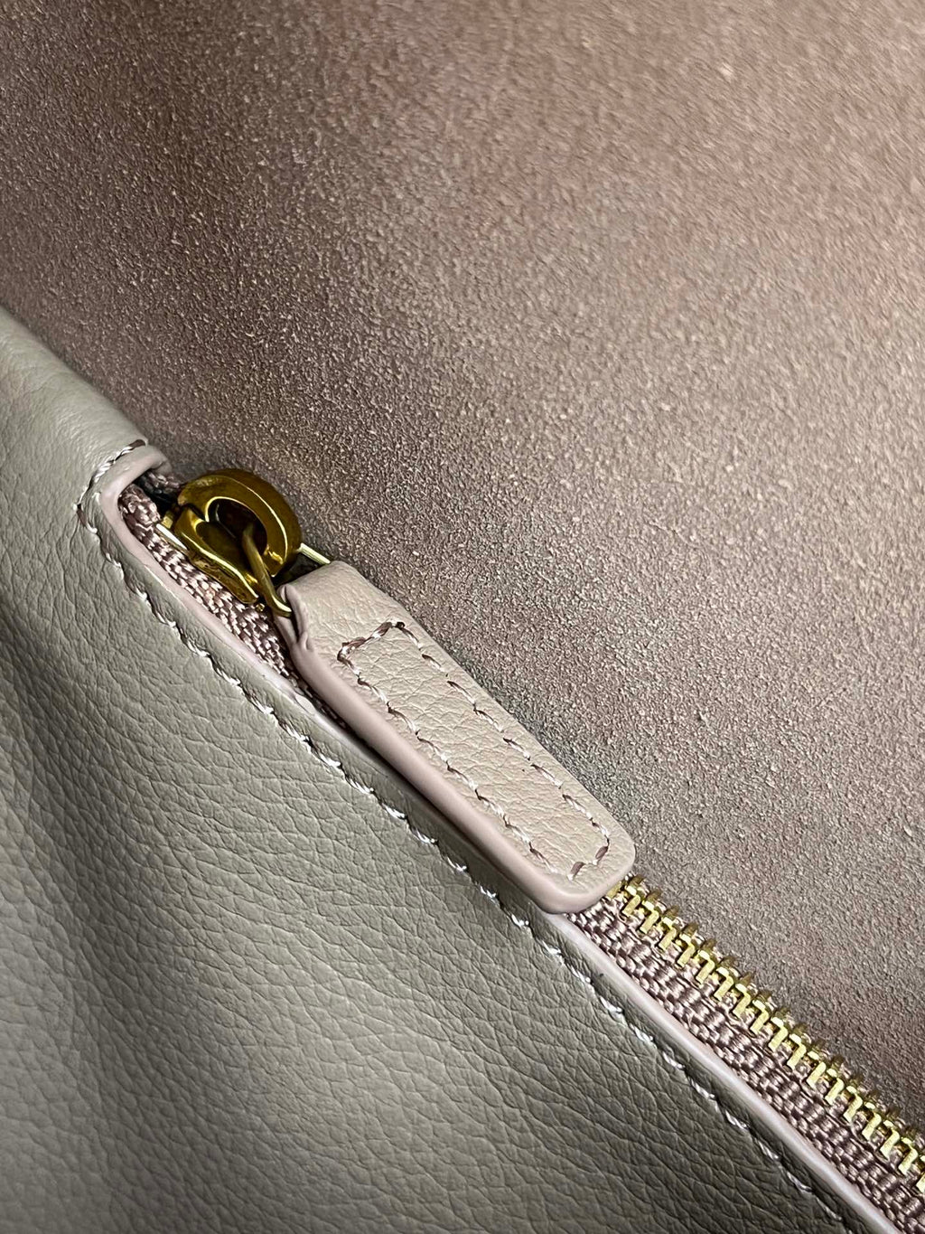 Saint Laurent Le 5 À 7 Large Supple 31 in Light Brown Grained Calfskin Bag
