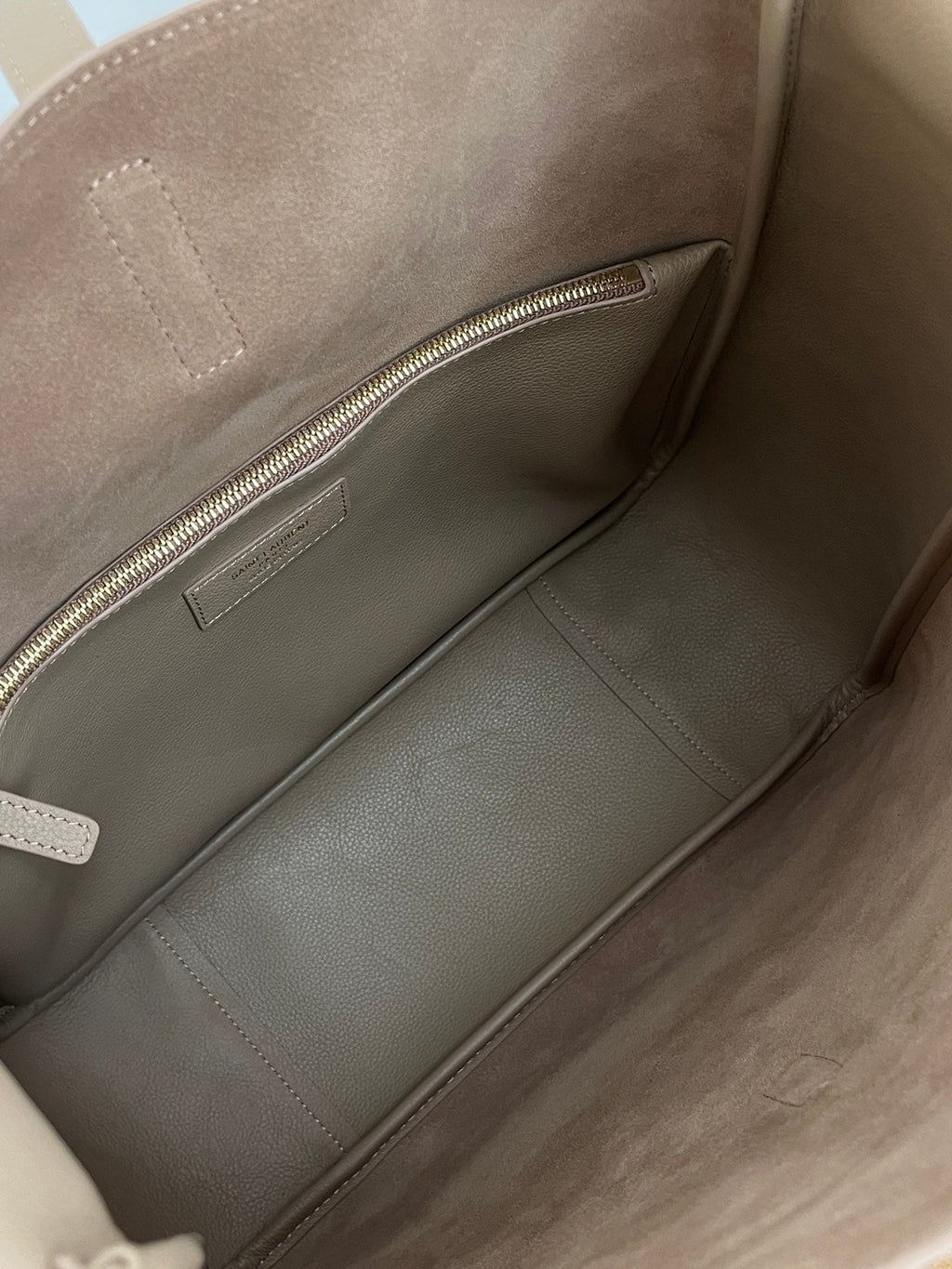 Saint Laurent Le 5 À 7 Large Supple 31 in Light Brown Grained Calfskin Bag