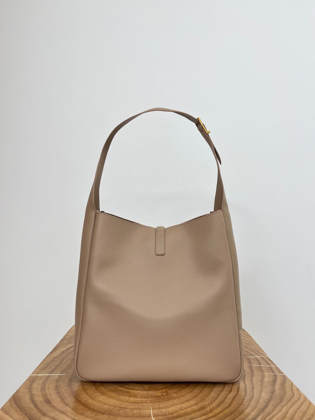 Saint Laurent Le 5 À 7 Large Supple 31 in Light Brown Grained Calfskin Bag