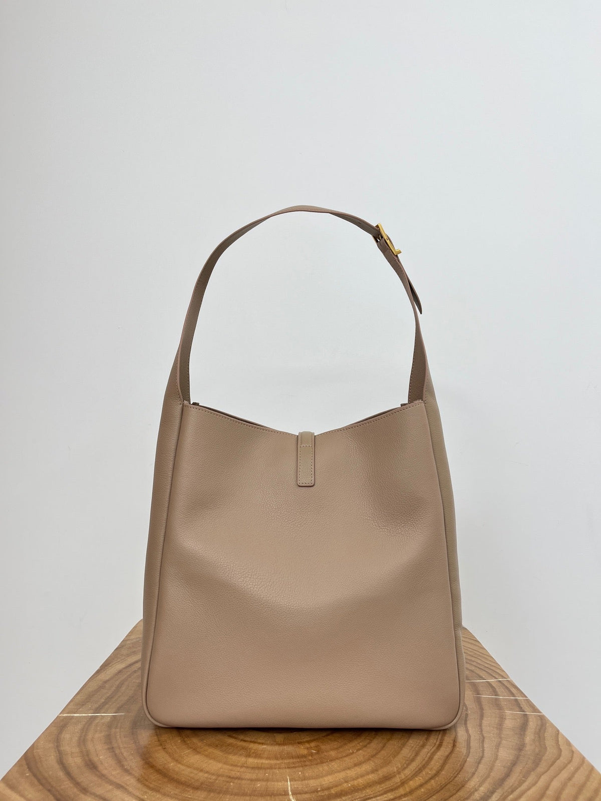 Saint Laurent Le 5 À 7 Large Supple 31 in Light Brown Grained Calfskin Bag