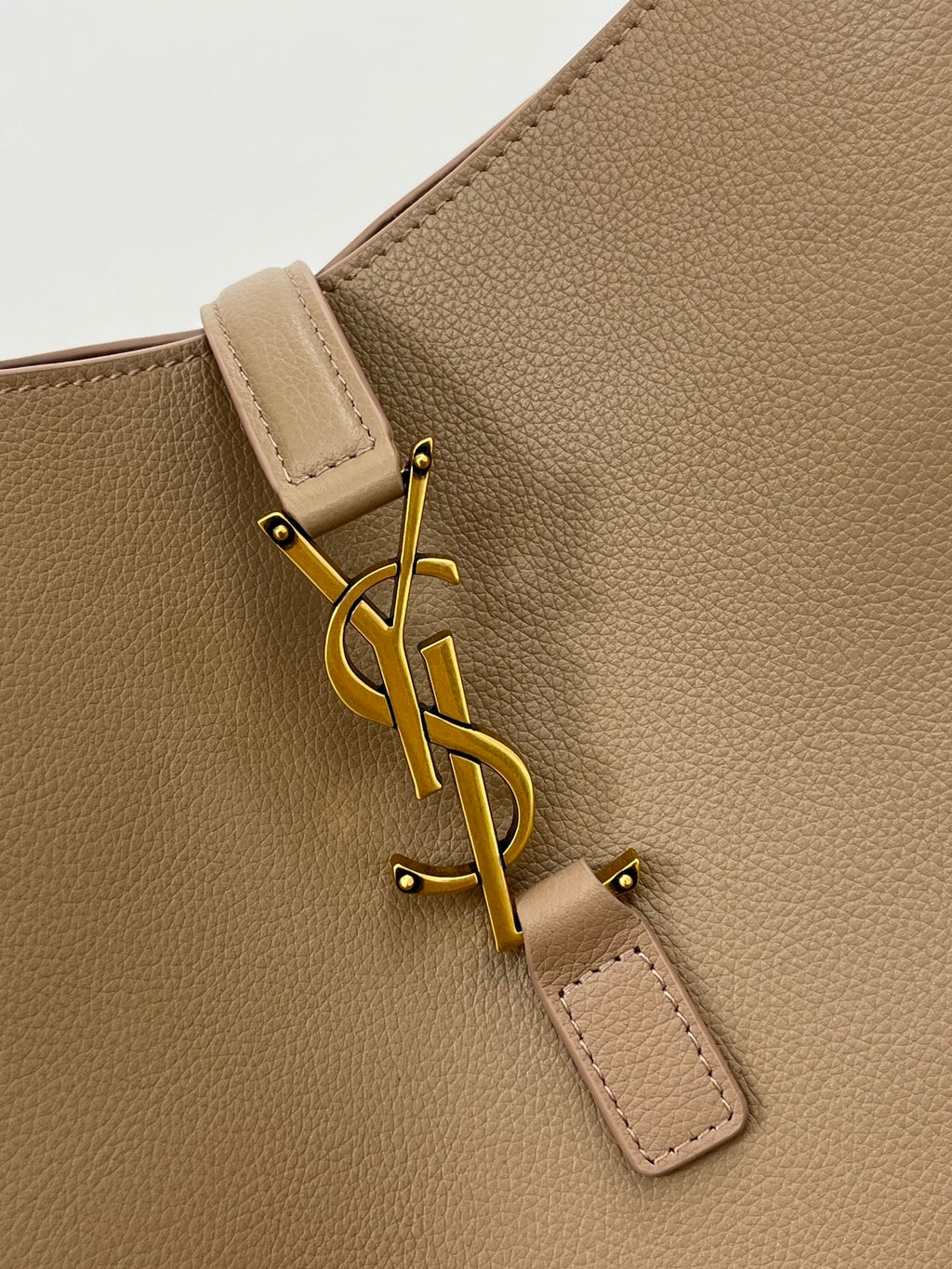 Saint Laurent Le 5 À 7 Large Supple 31 in Light Brown Grained Calfskin Bag
