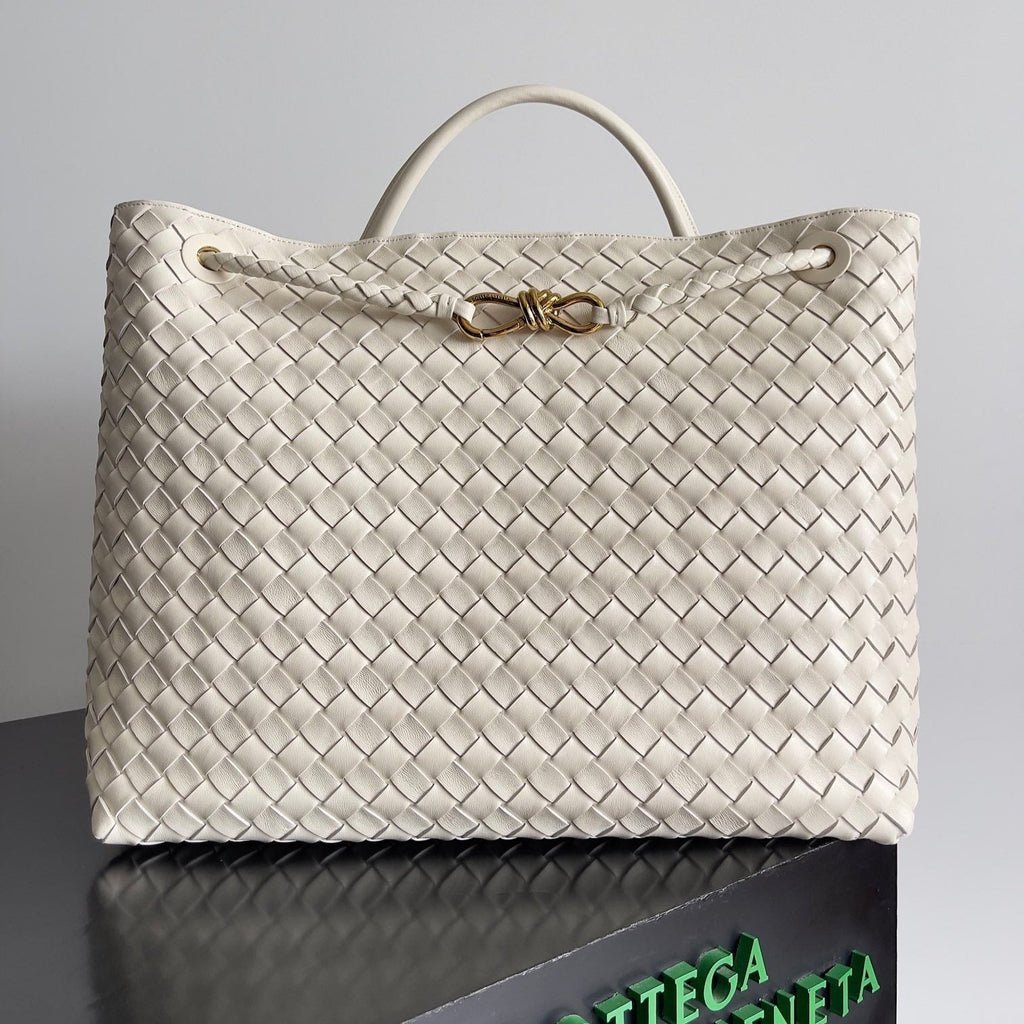 Bottega Veneta Large Handle Bag Andiamo 45 in Off White Lambskin